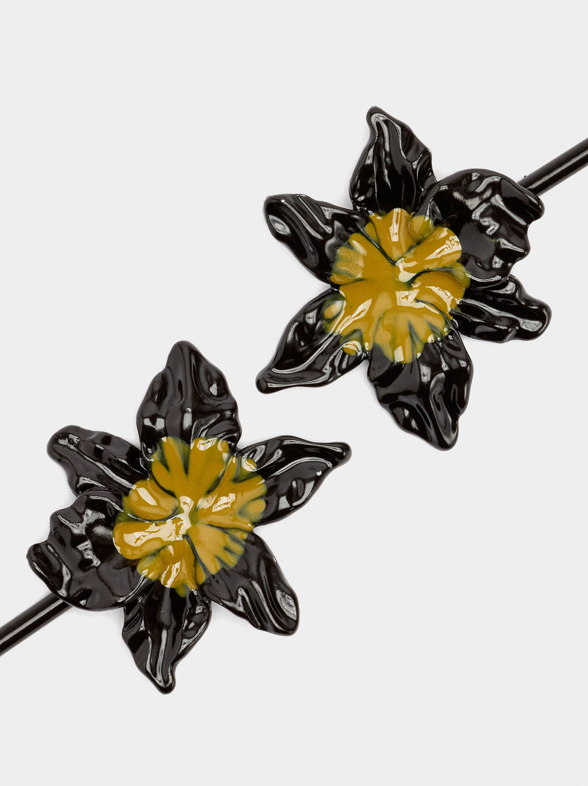 Brincos barra com flor