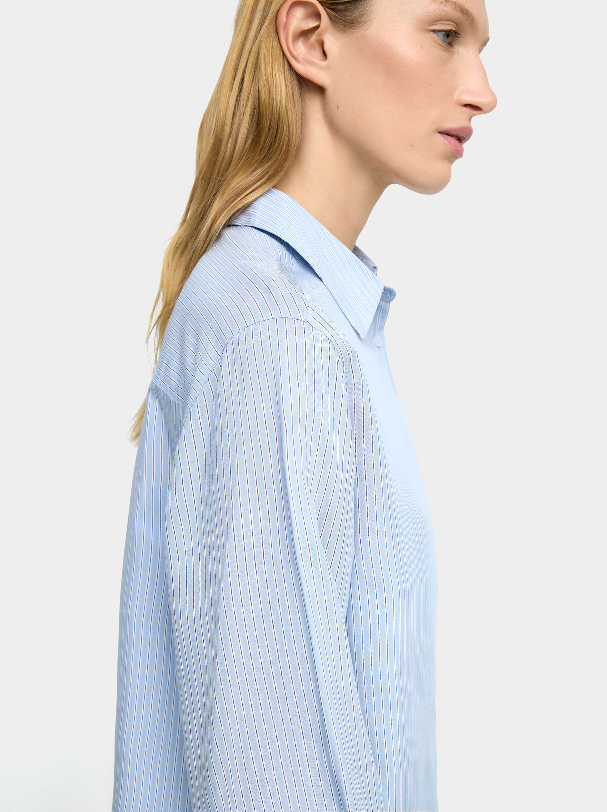 Camisa com risca diplomática