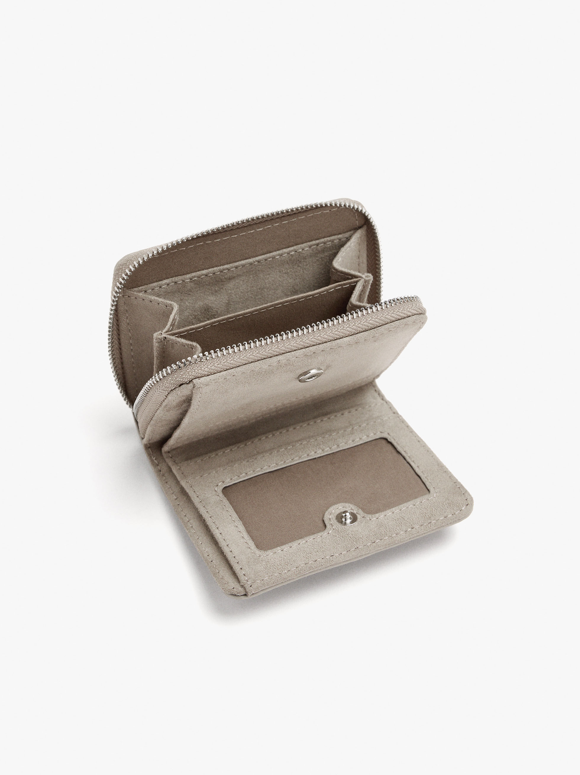 Porta-moedas efeito pele com tachas