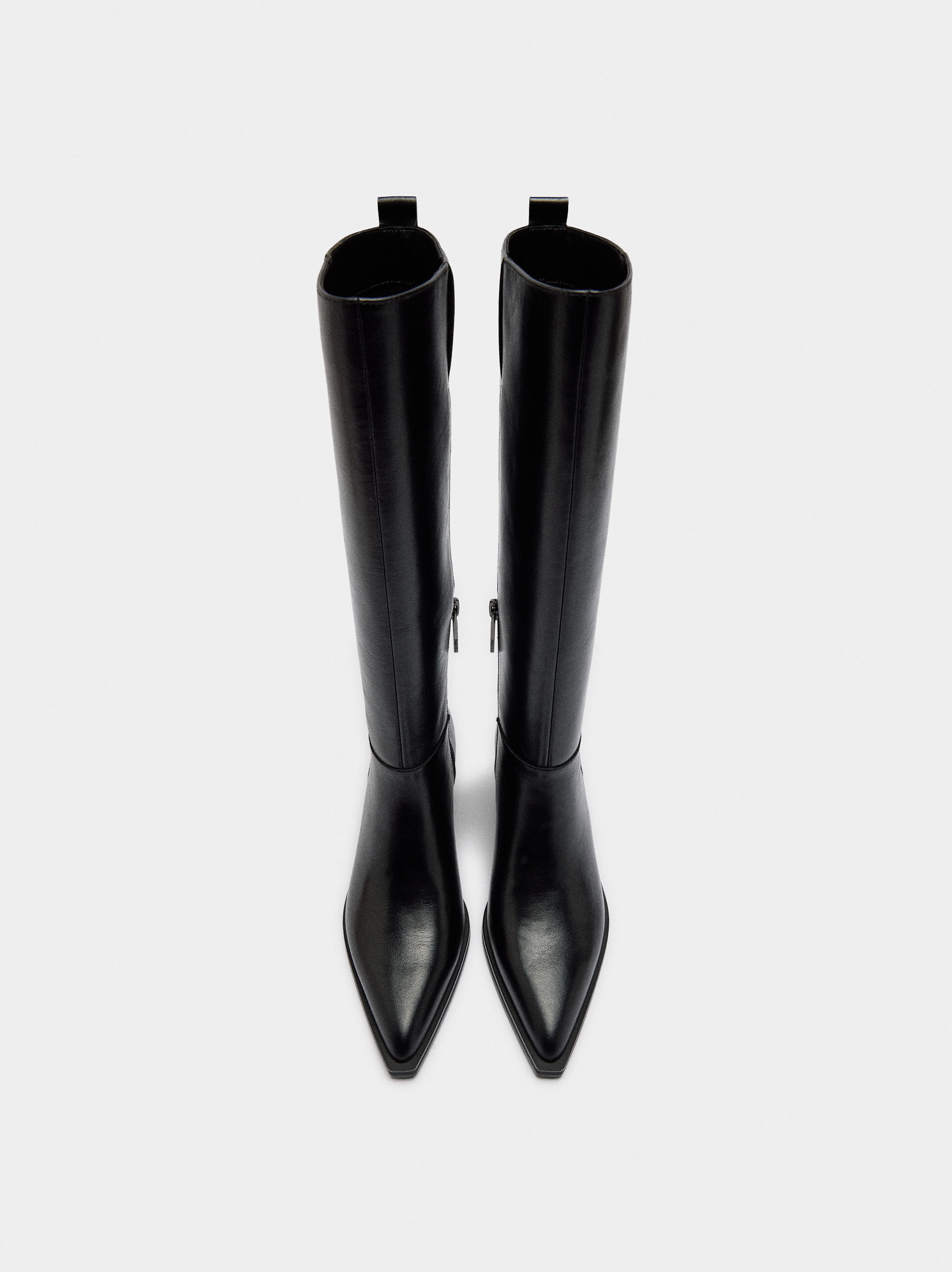 Botas de cano alto pele com tacão