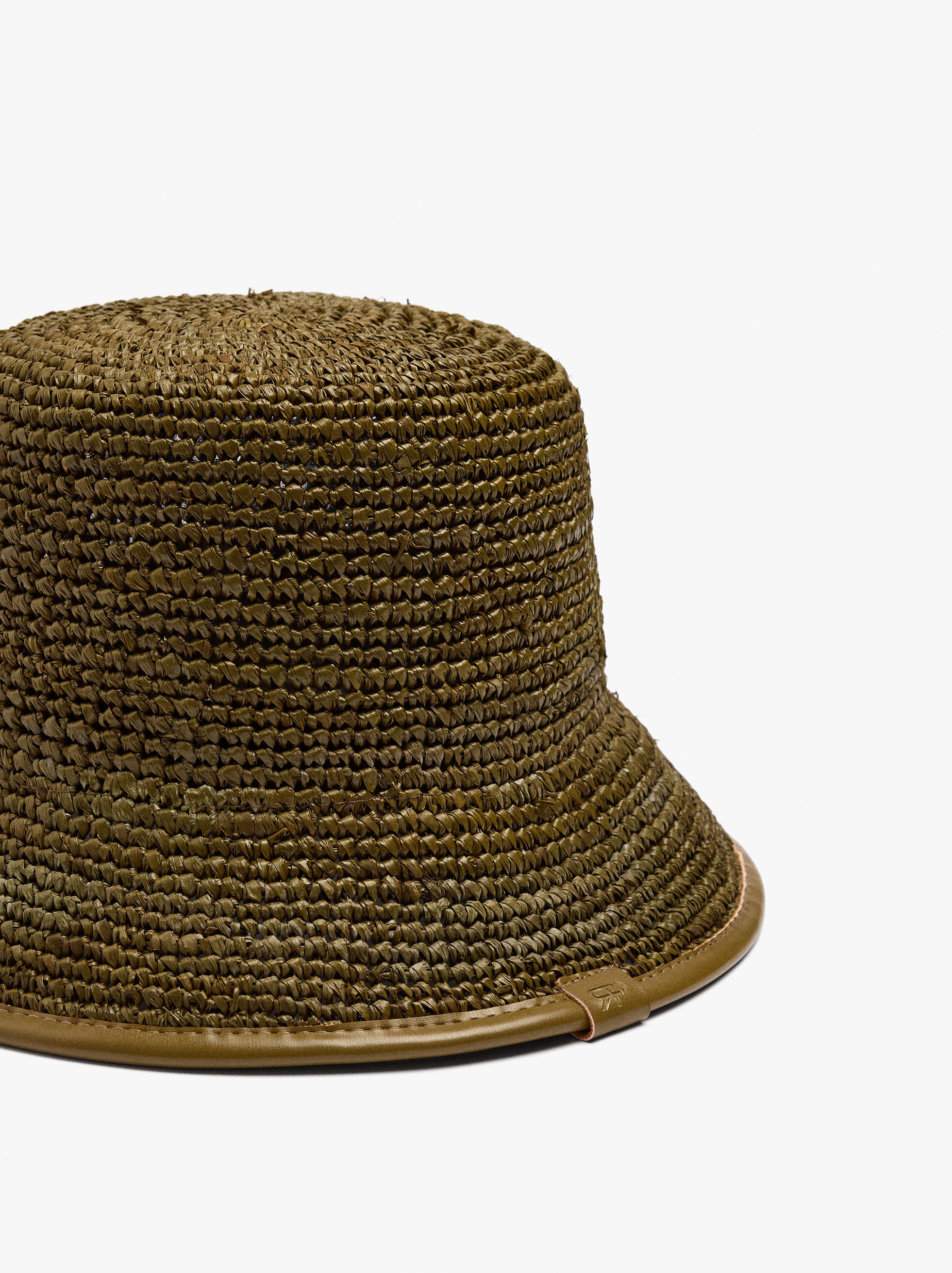 Chapéu bucket de rafia