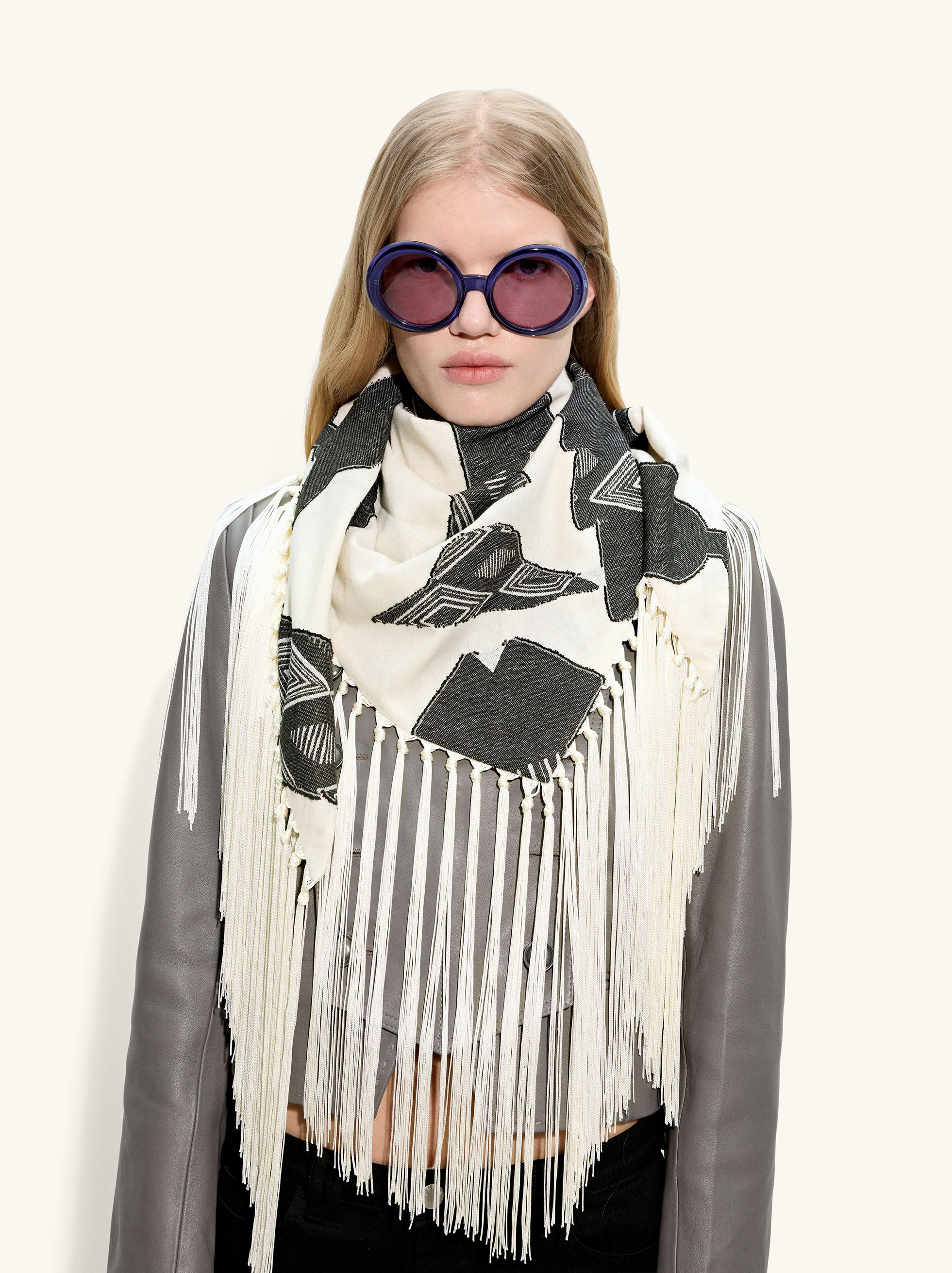 Lenço quadrado jacquard com franjas