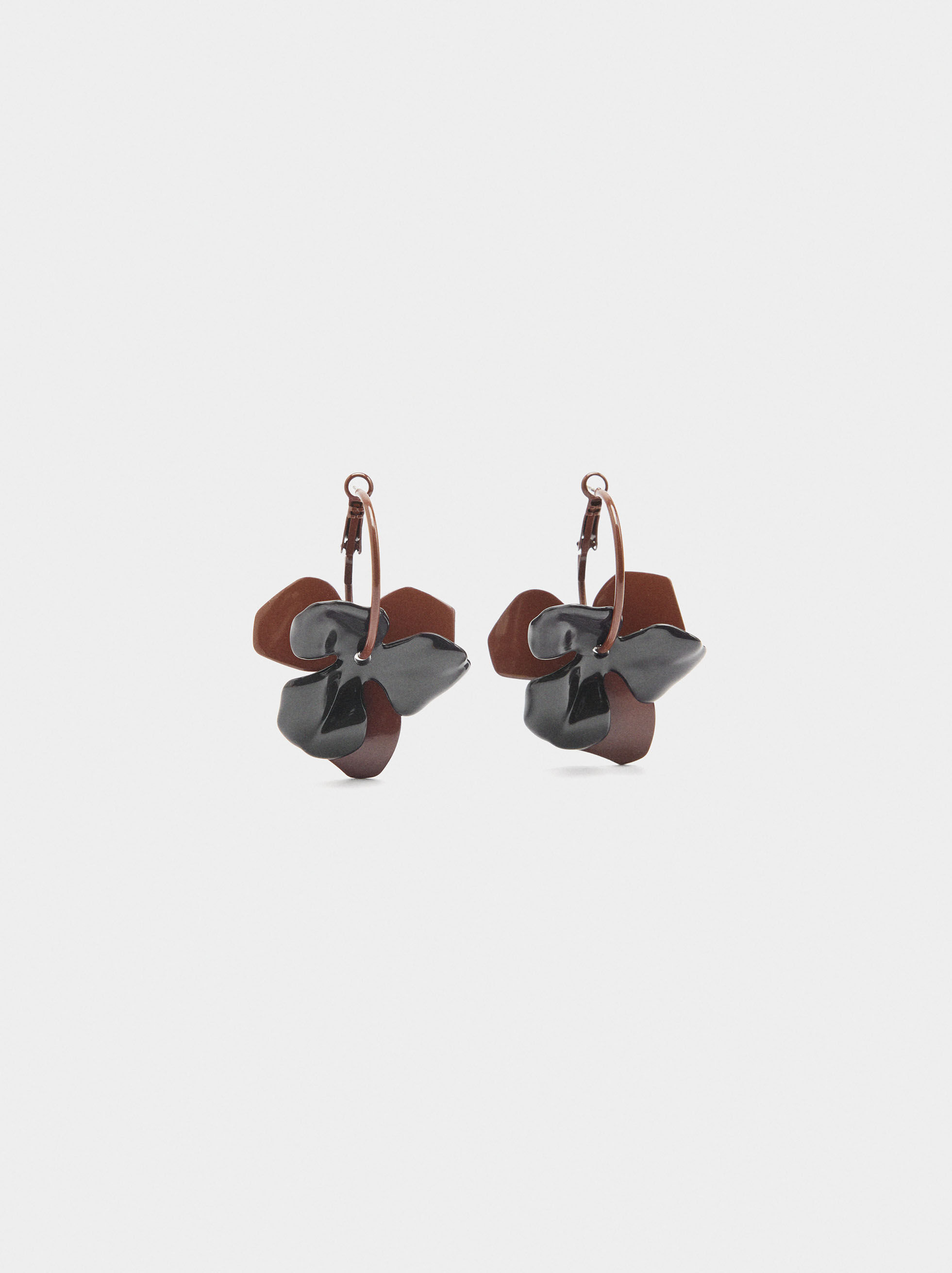Argolas flores com esmalte