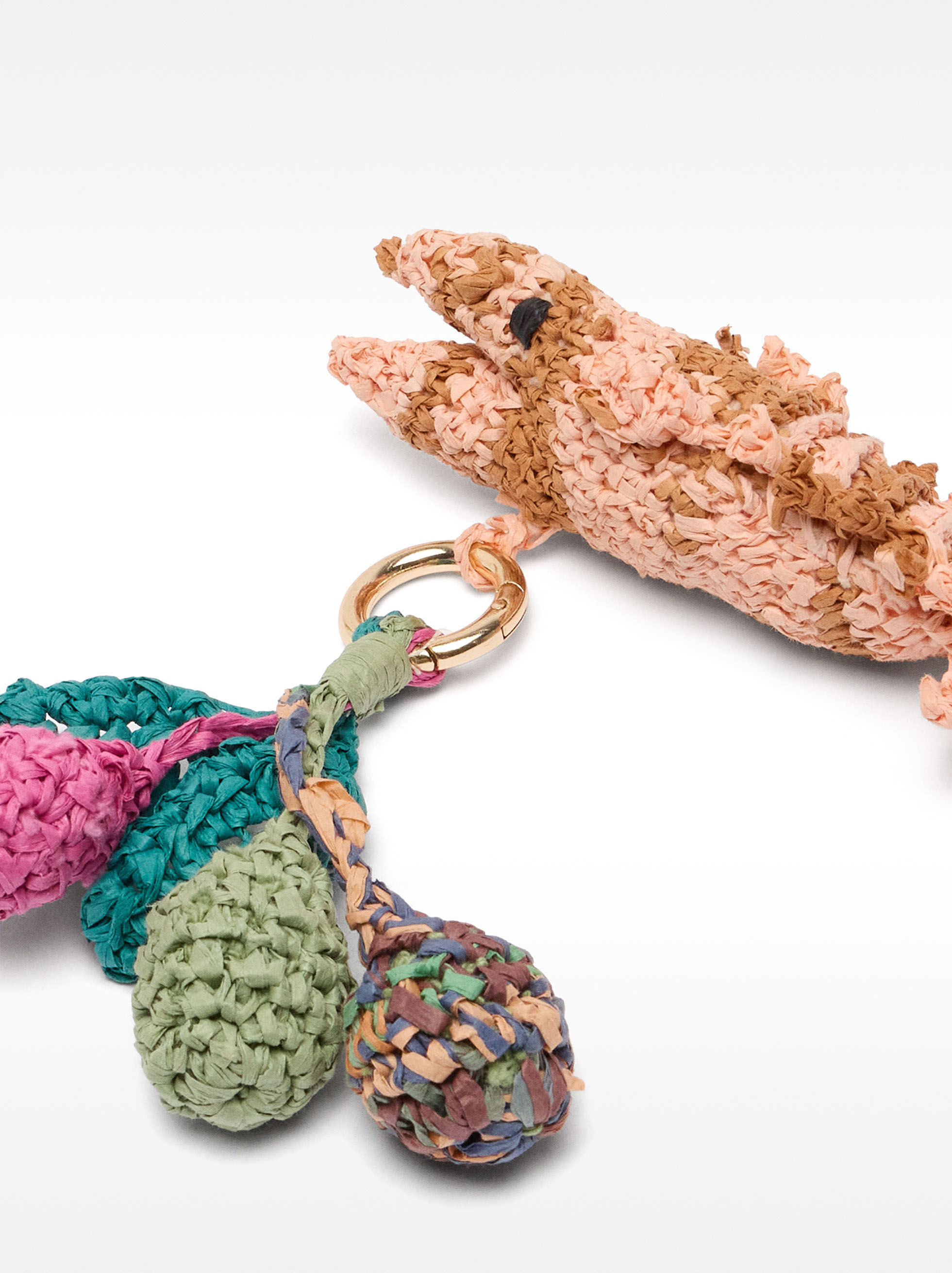 Porta-chaves charm peixe de rafia multicor