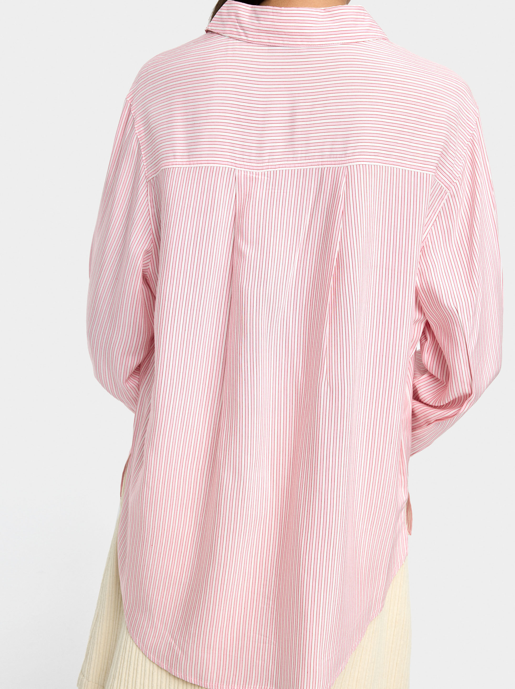 Camisa com risca diplomática