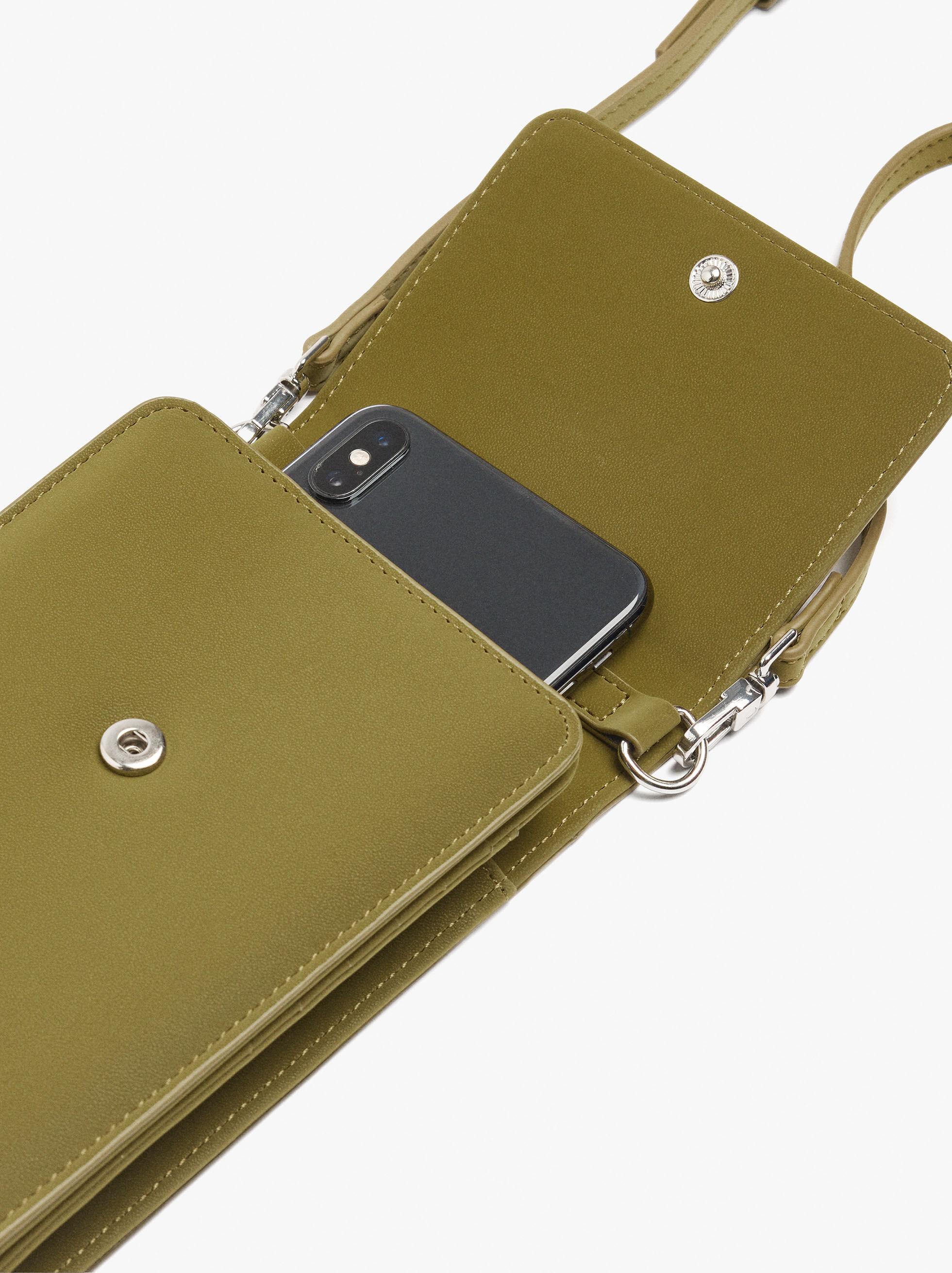 Bolsa para telemóvel textura suave com aba