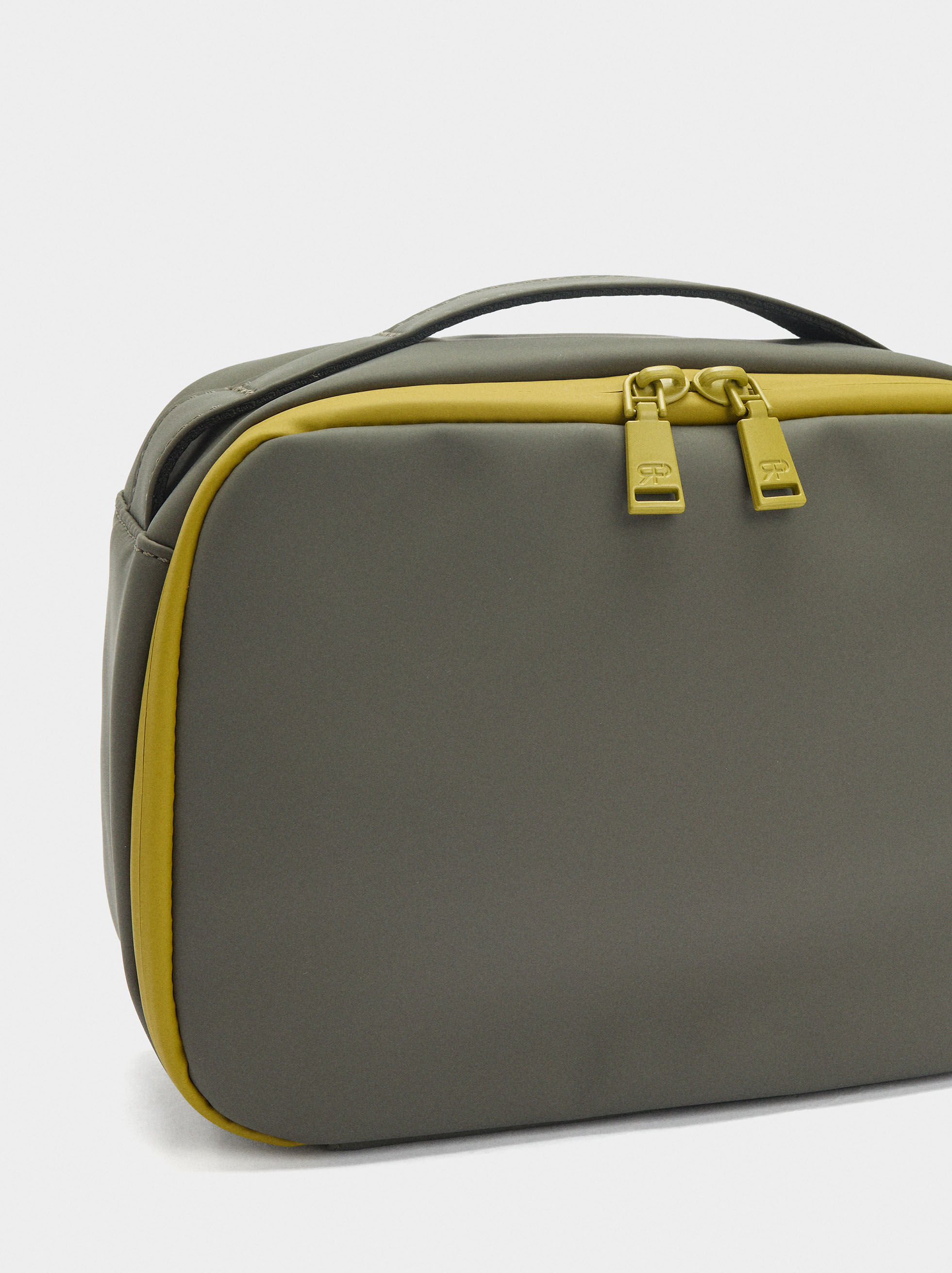 Necessaire liso contraste
