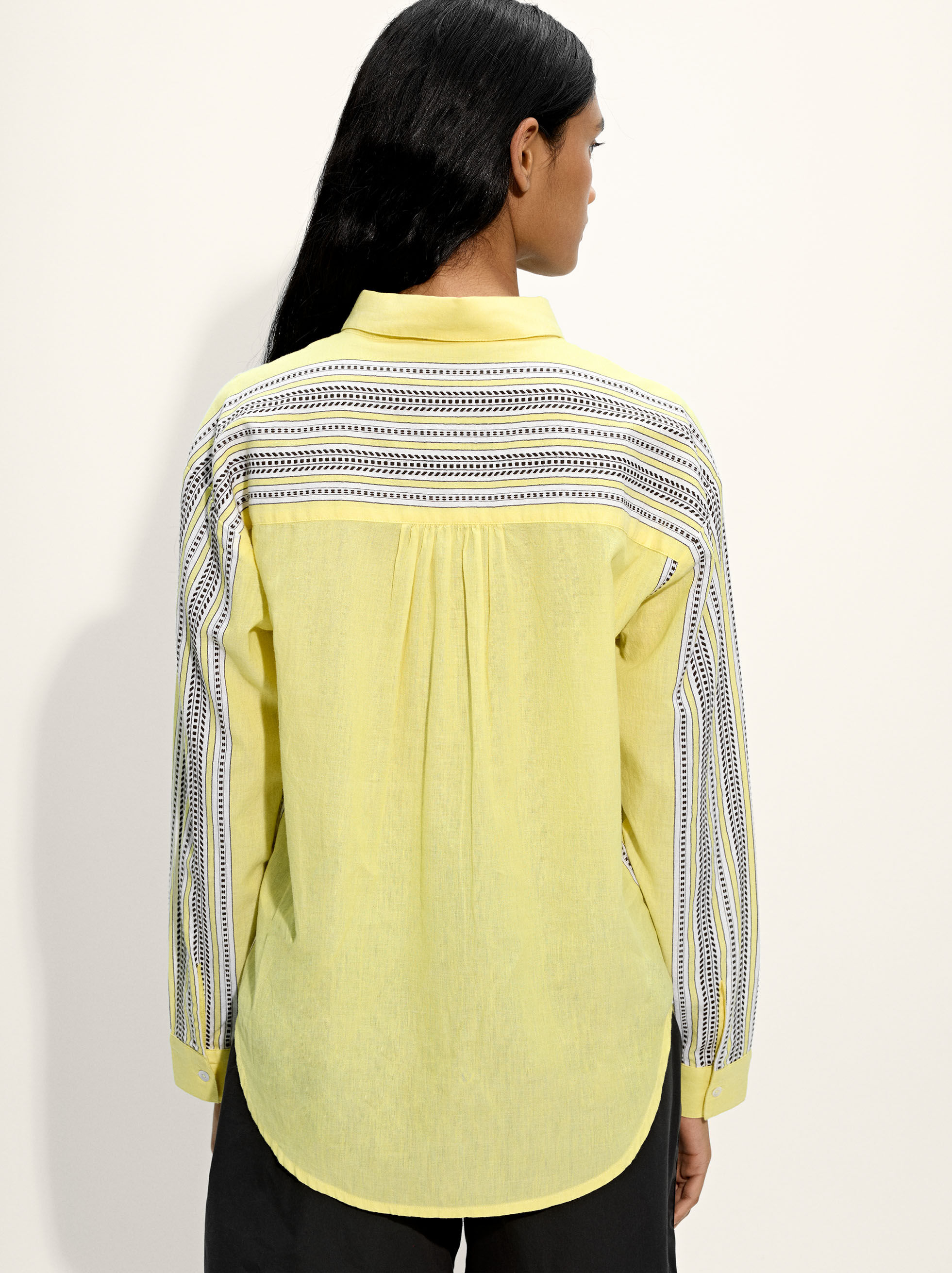 Camisa 100% algodão detalhe às riscas