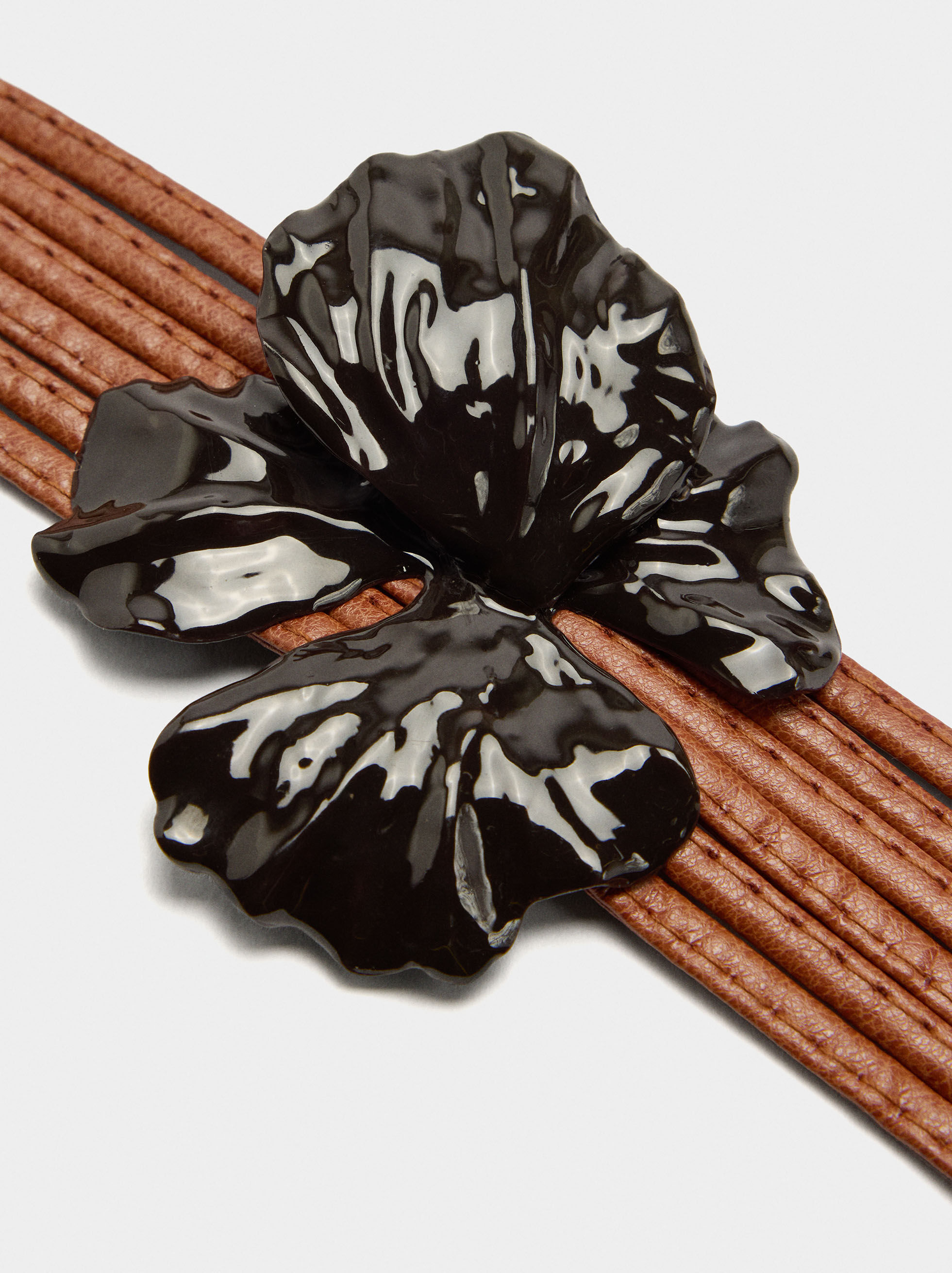 Multipulseira flor com esmalte