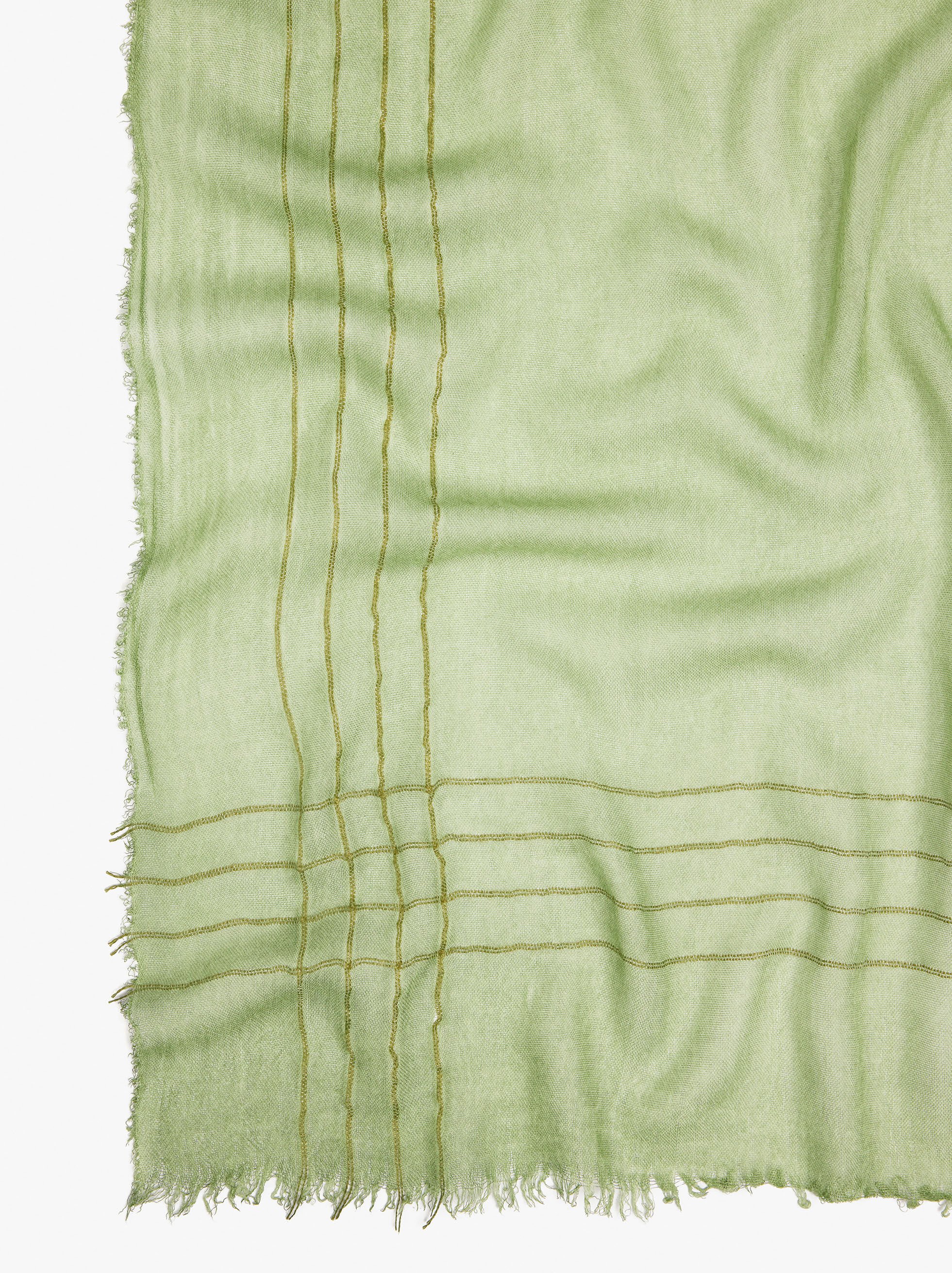 Pashmina com riscas bordadas