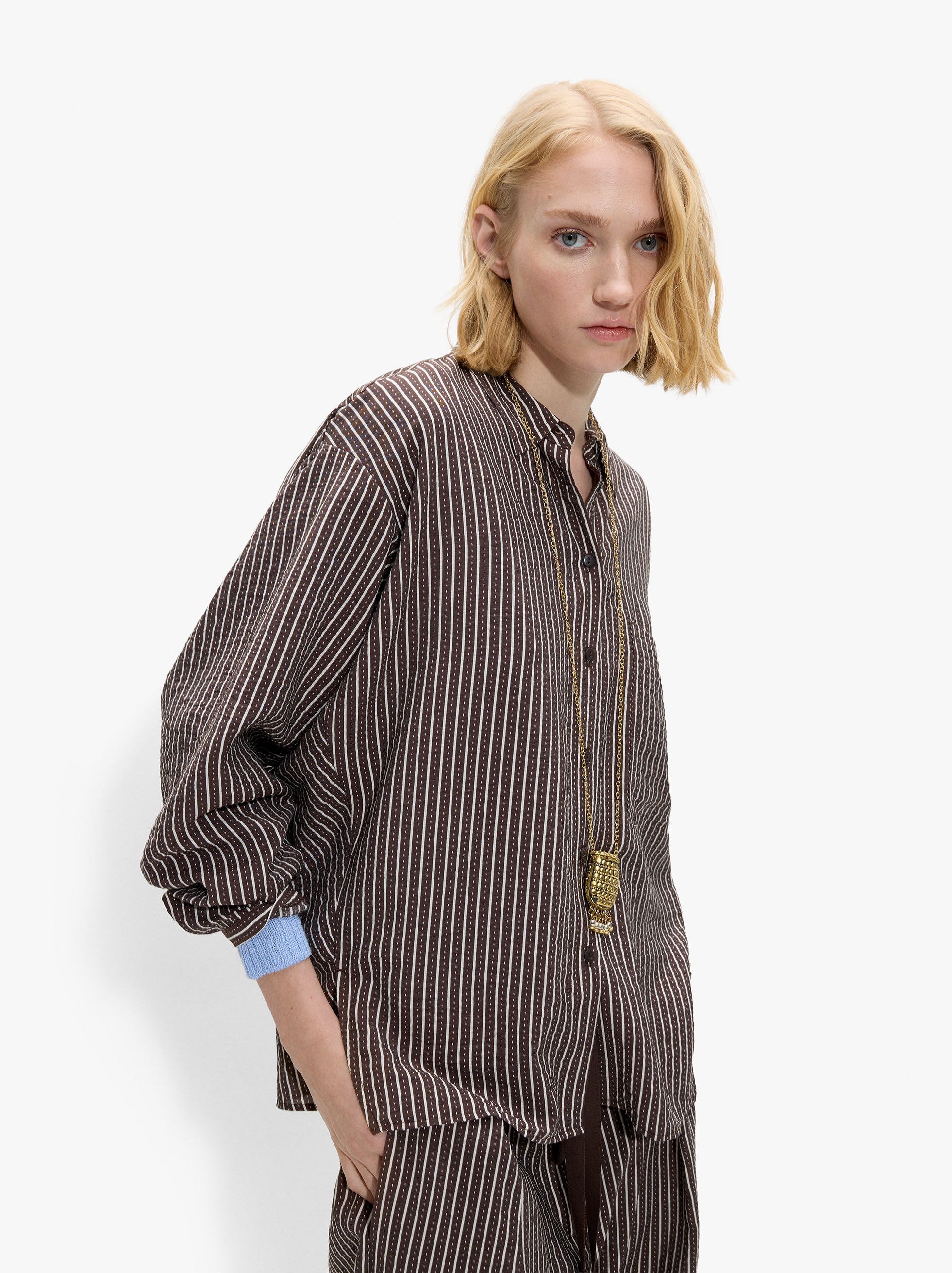 Camisa às riscas