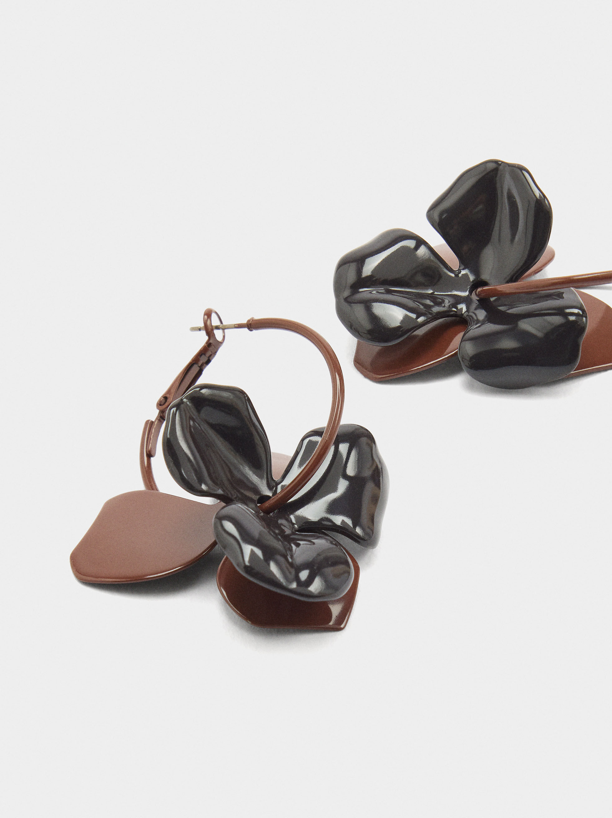 Argolas flores com esmalte