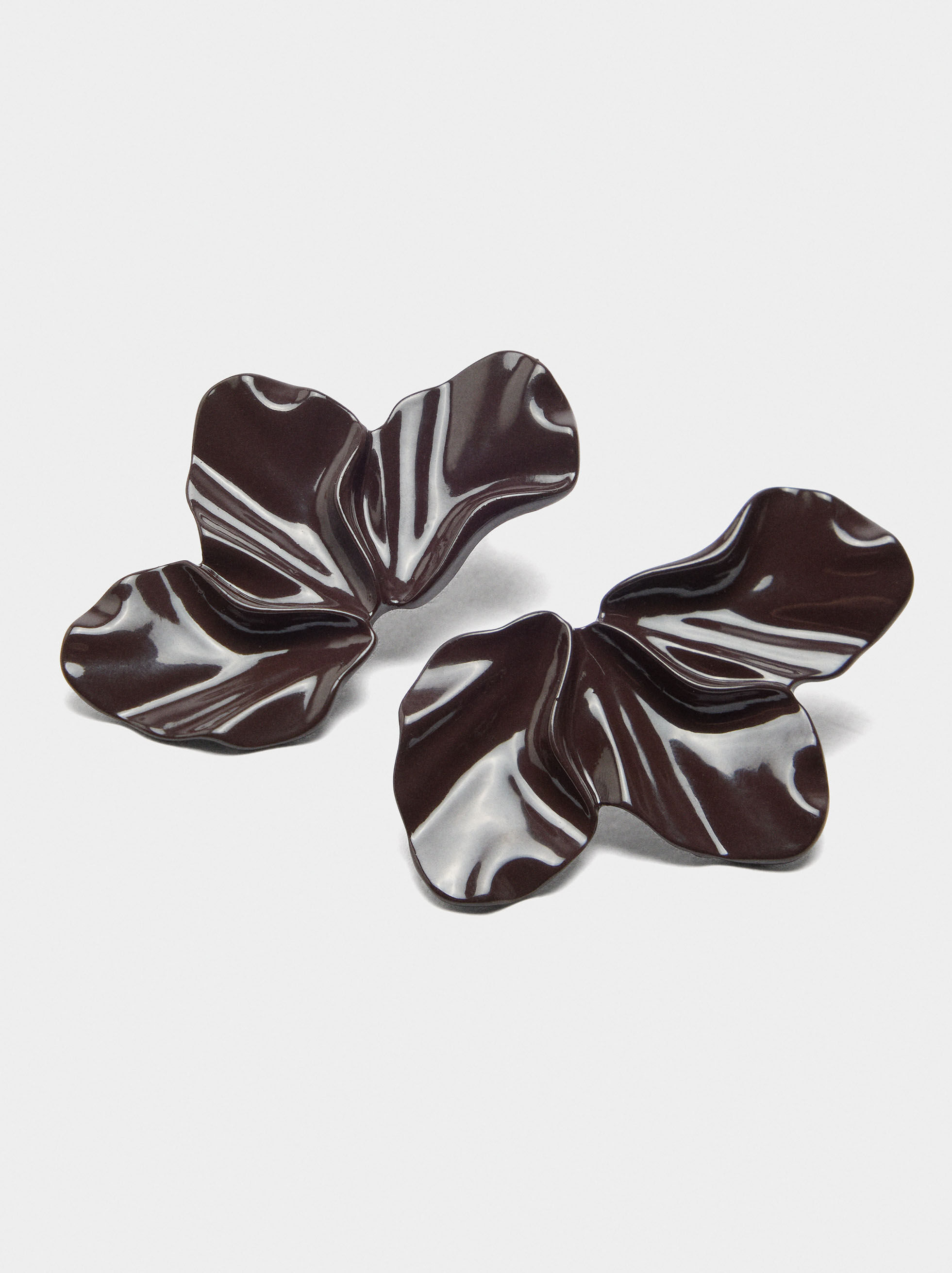 Brincos flor esmaltados com pérolas