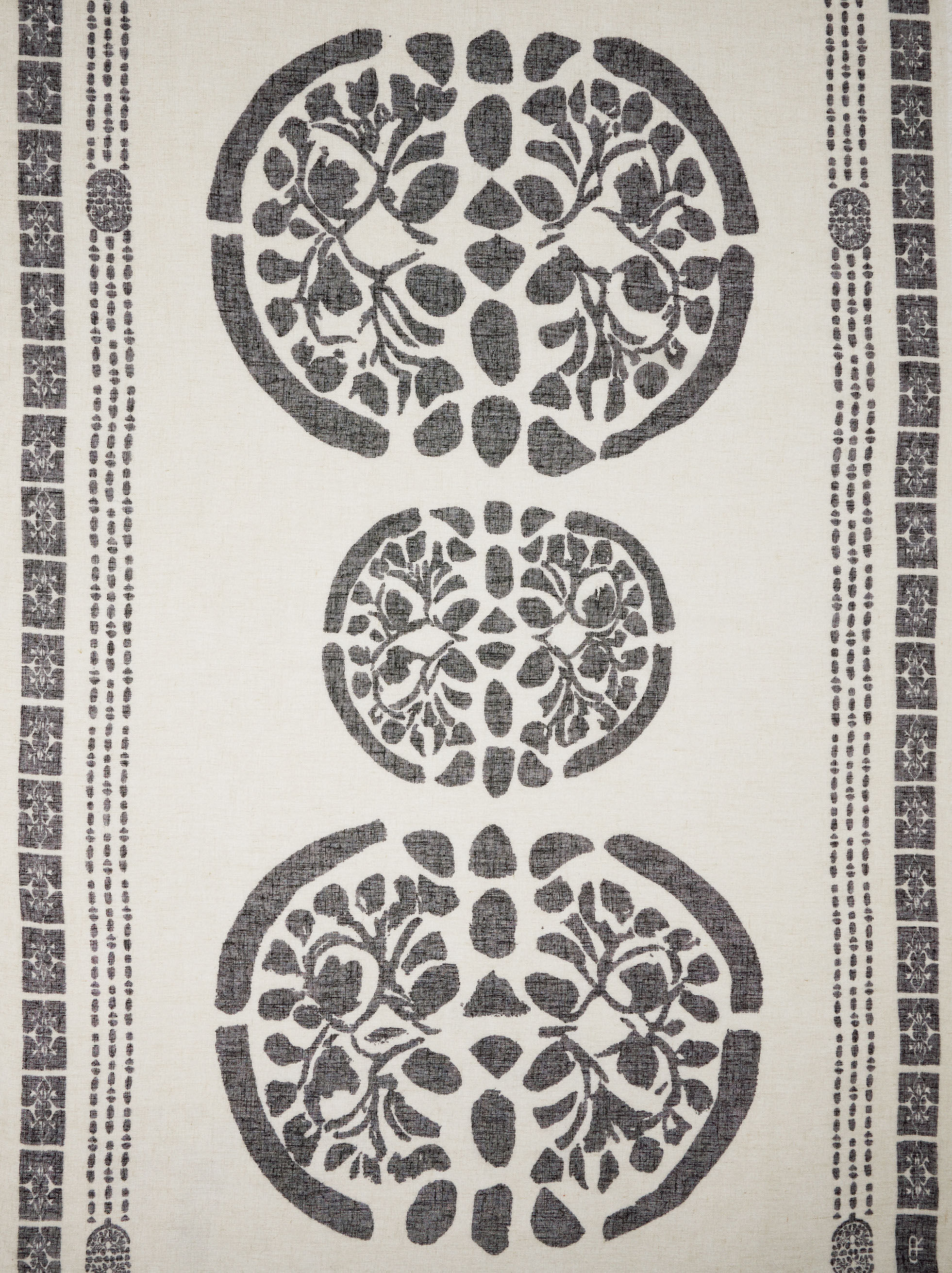 Lenço estampado mistura de linho