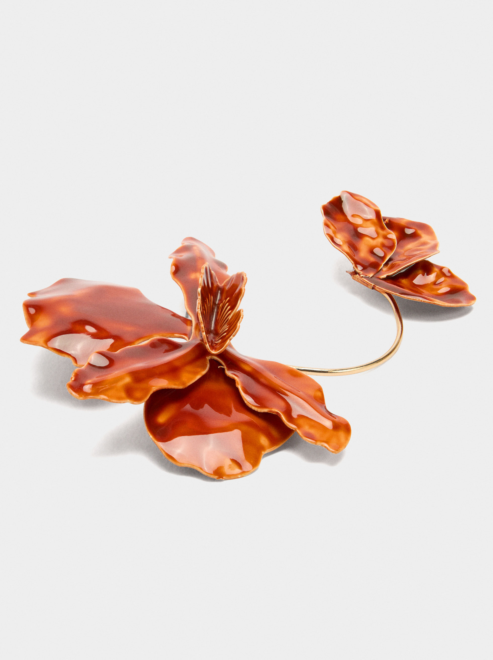 Brinco earjacket com flores esmaltadas