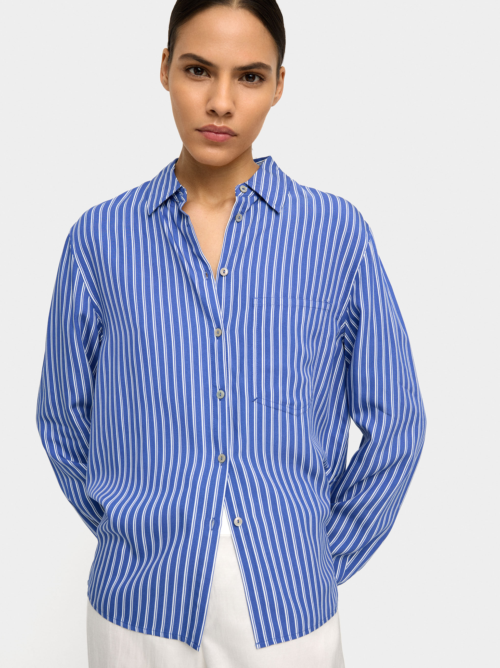 Camisa às riscas