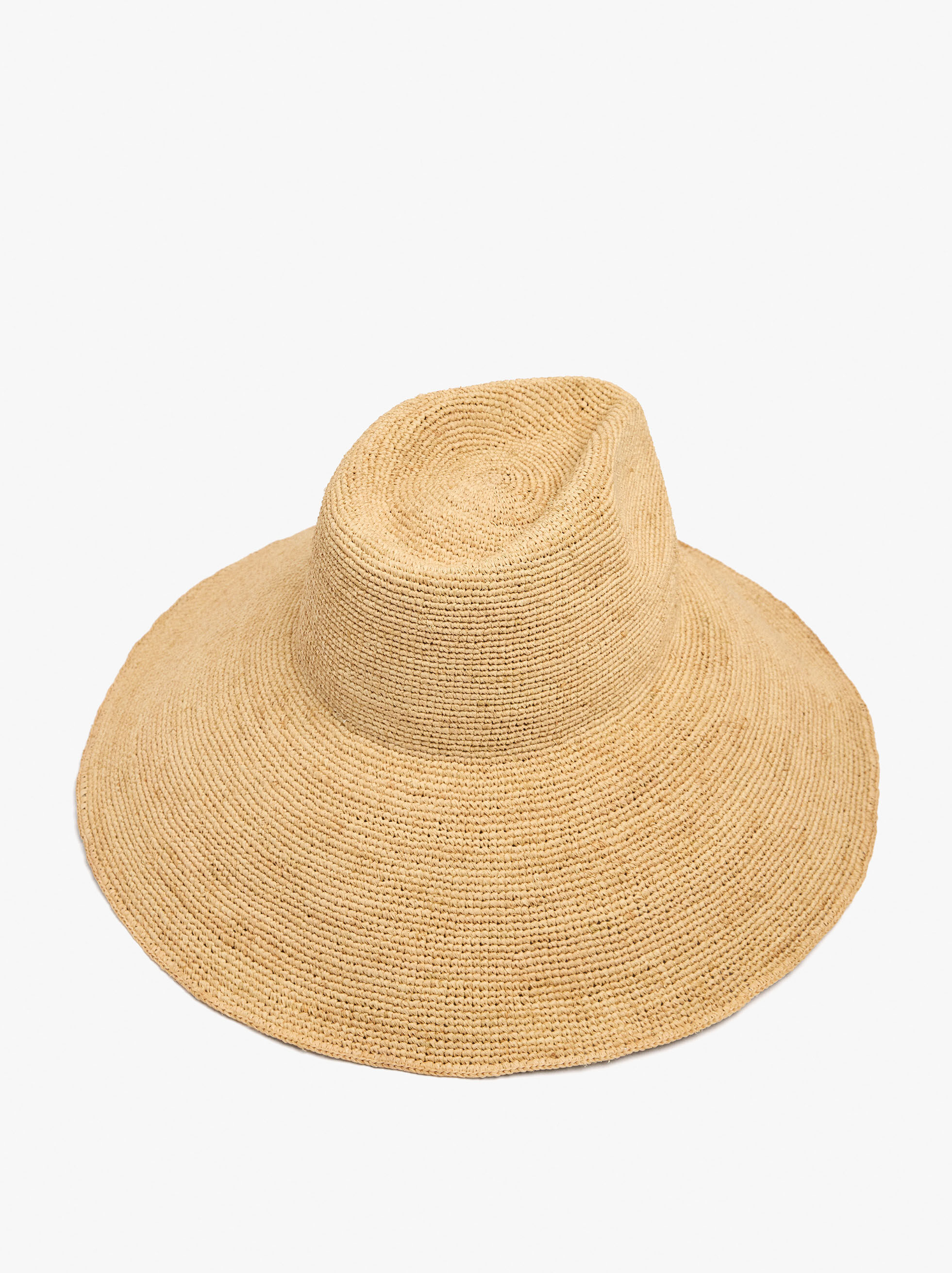 Chapéu aba larga de palha