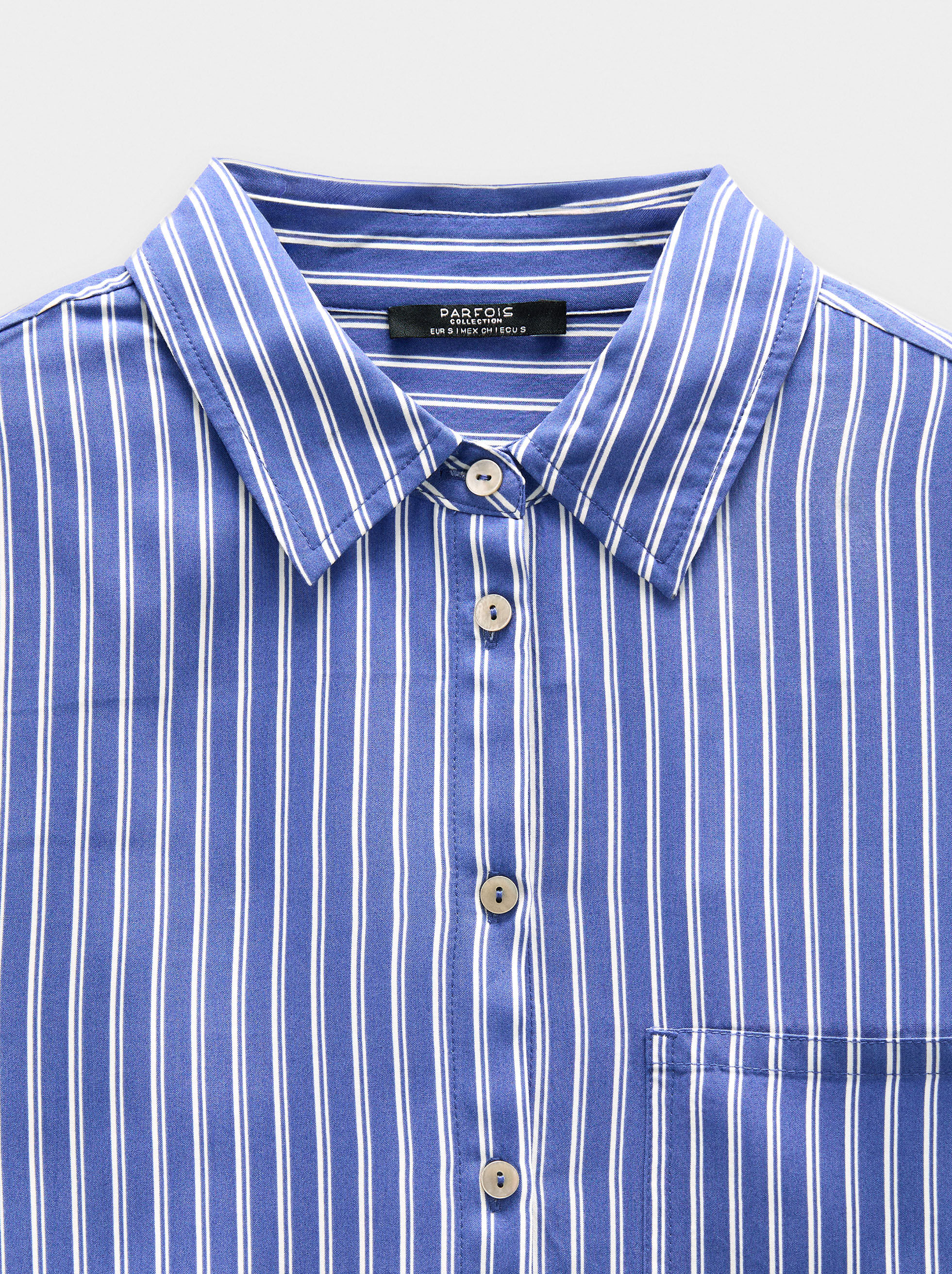 Camisa às riscas