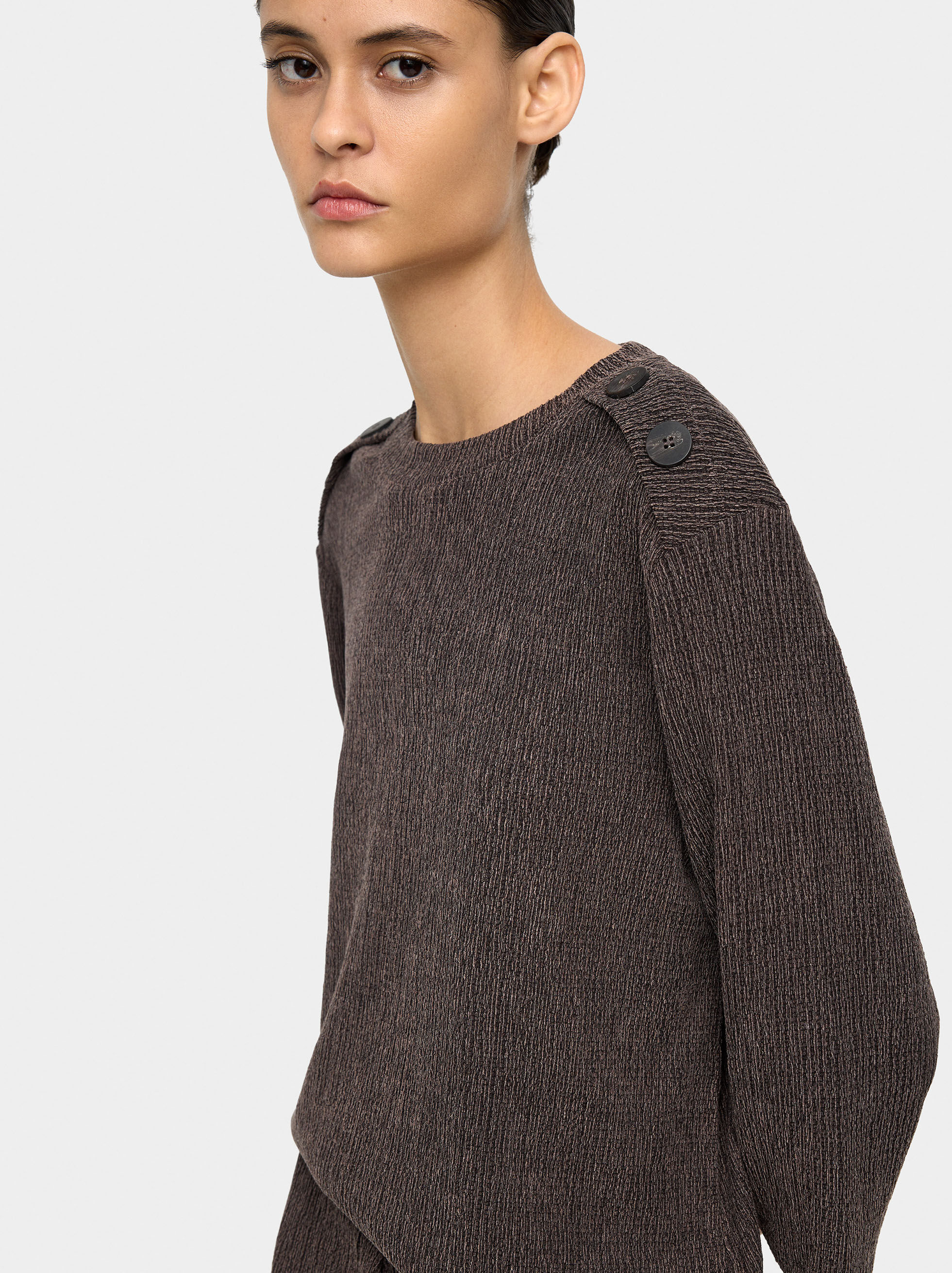Camisola com textura detalhe de botões